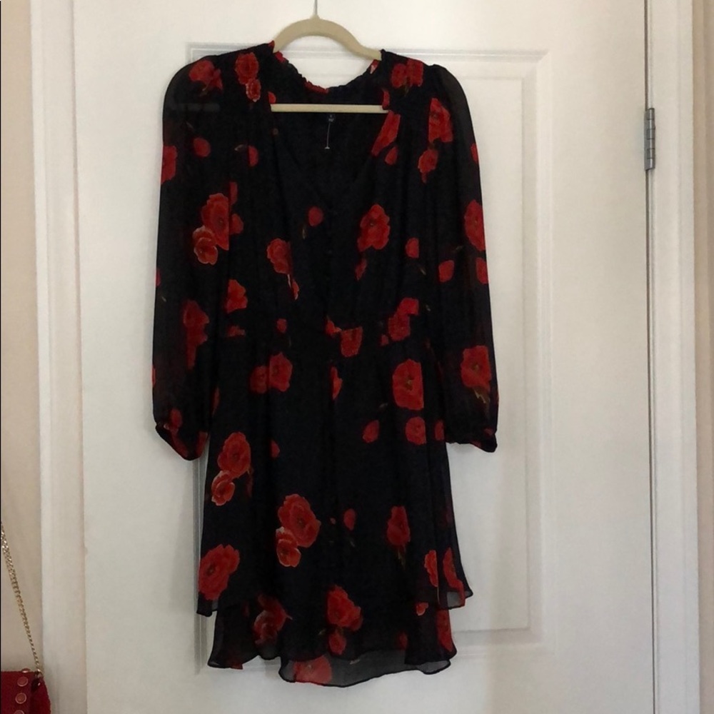Intermix Kayla dress, size 6, super flirty short dress. - Picture 10 of 13